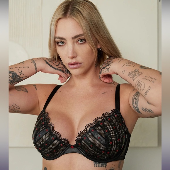 Savage X Fenty Other - Savage x Fenty Renaissance Rose Unlined Demi Bra Size 38DDD NWT